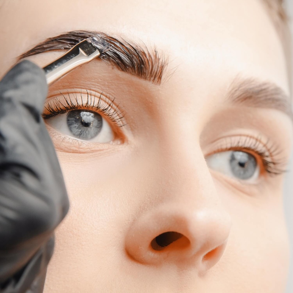 Eyebrow tint, master correction of brow hair women